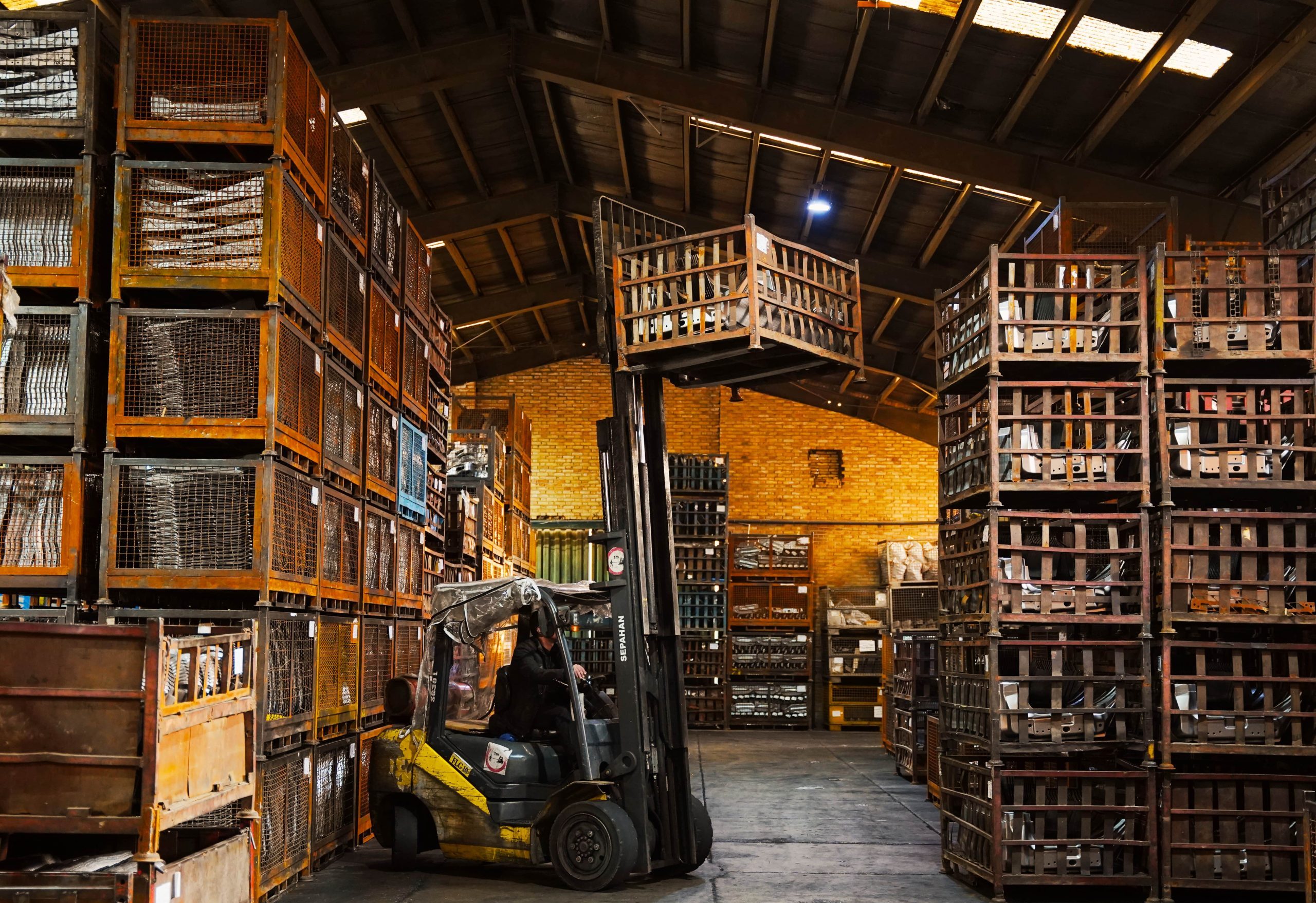 انبار نیمه ساخته-min